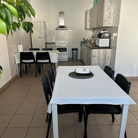 Omis Rooms Pančevo Esterno foto