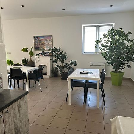 Omis Rooms Pančevo Esterno foto