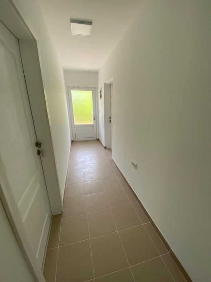 Omis Rooms Pančevo Esterno foto