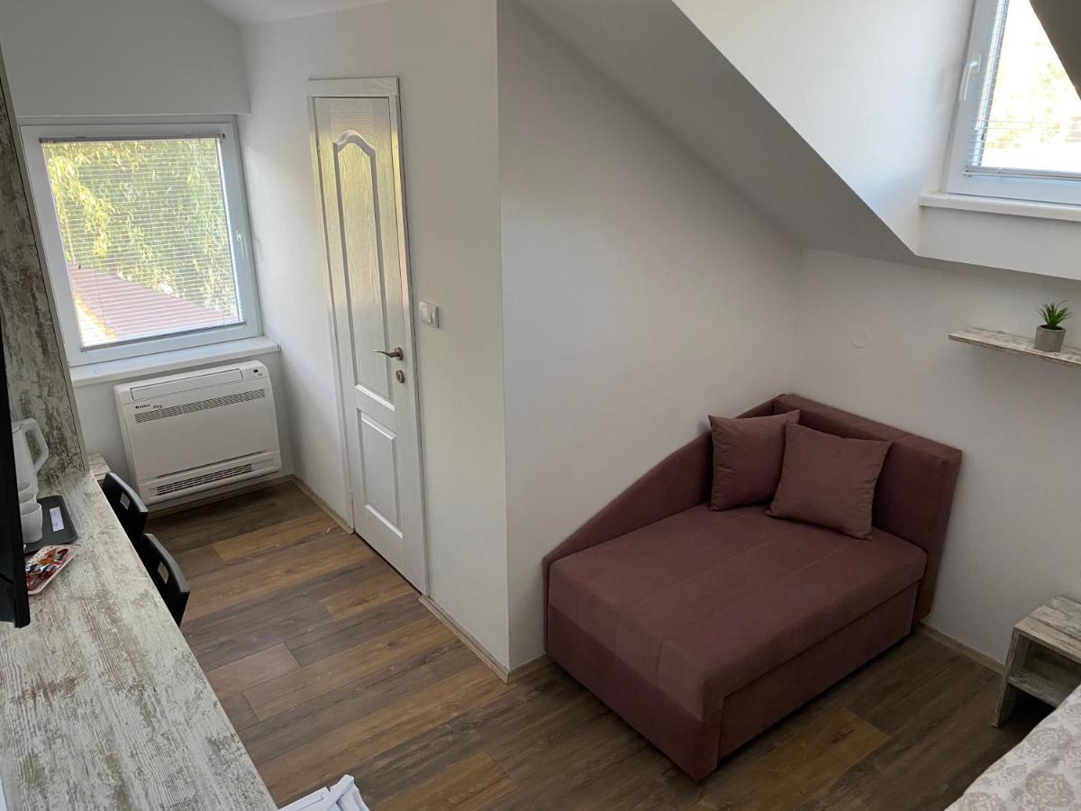 Omis Rooms Pančevo Esterno foto
