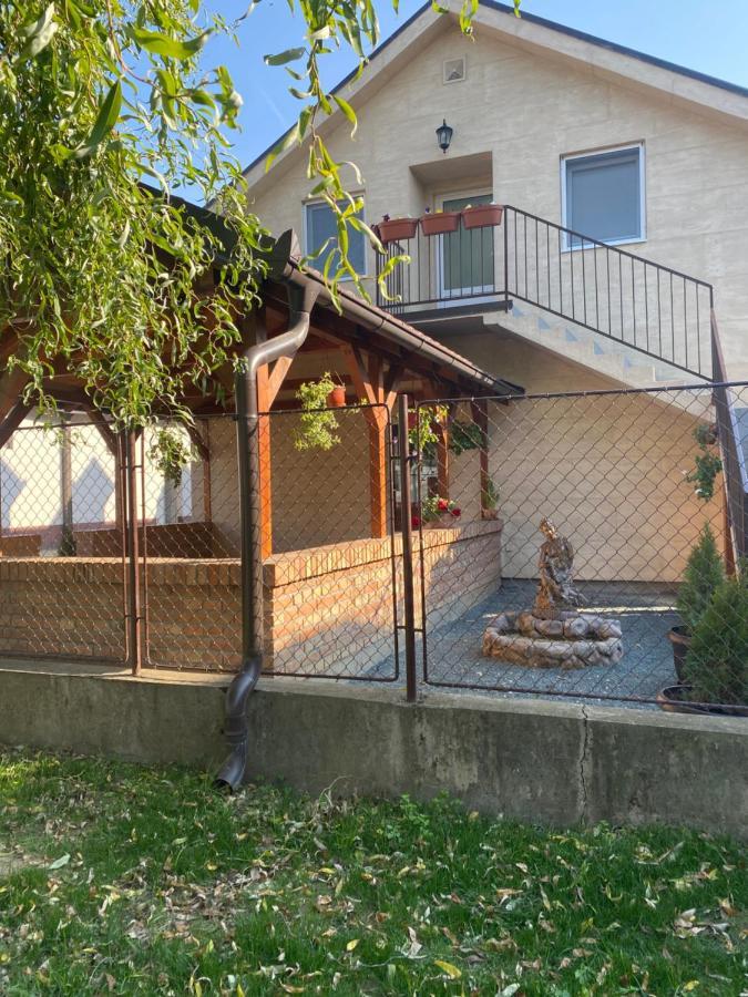 Omis Rooms Pančevo Esterno foto