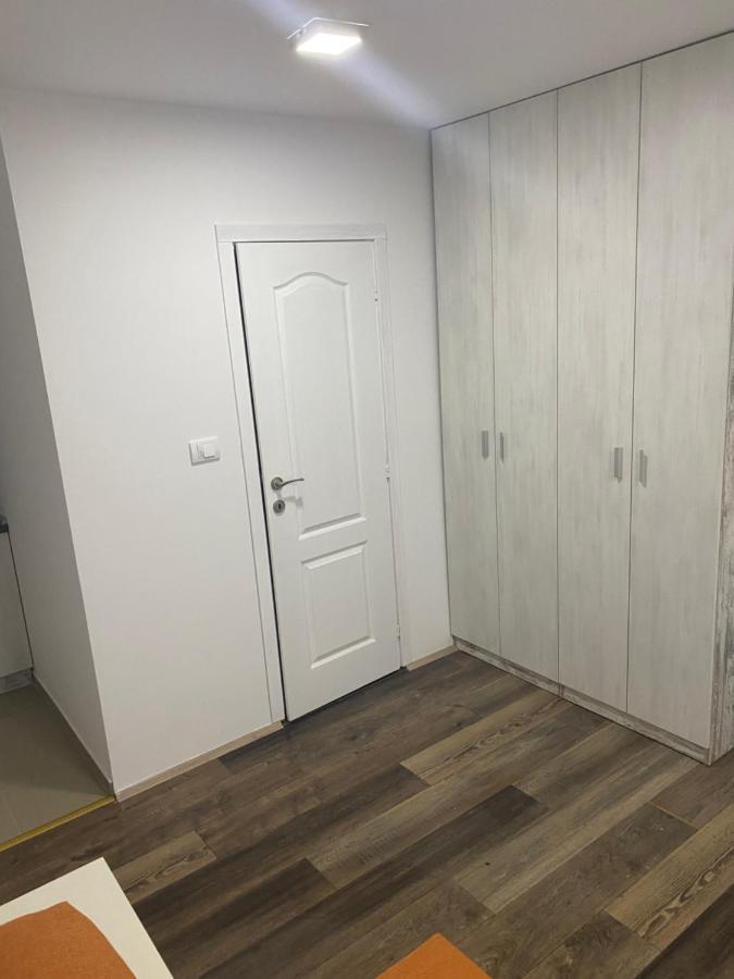 Omis Rooms Pančevo Esterno foto