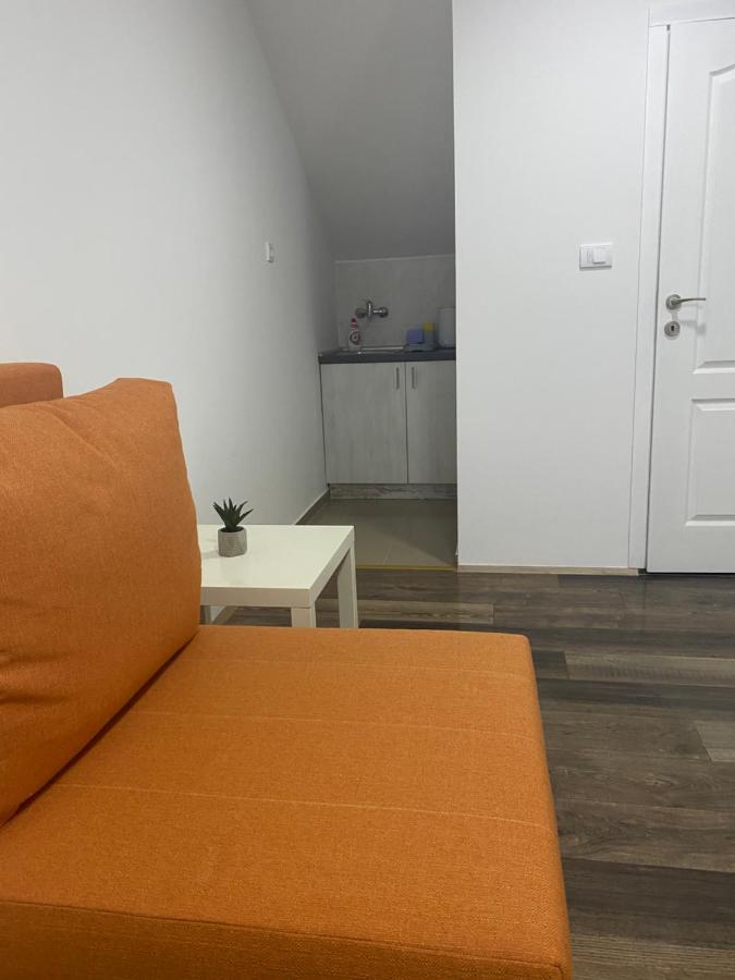 Omis Rooms Pančevo Esterno foto